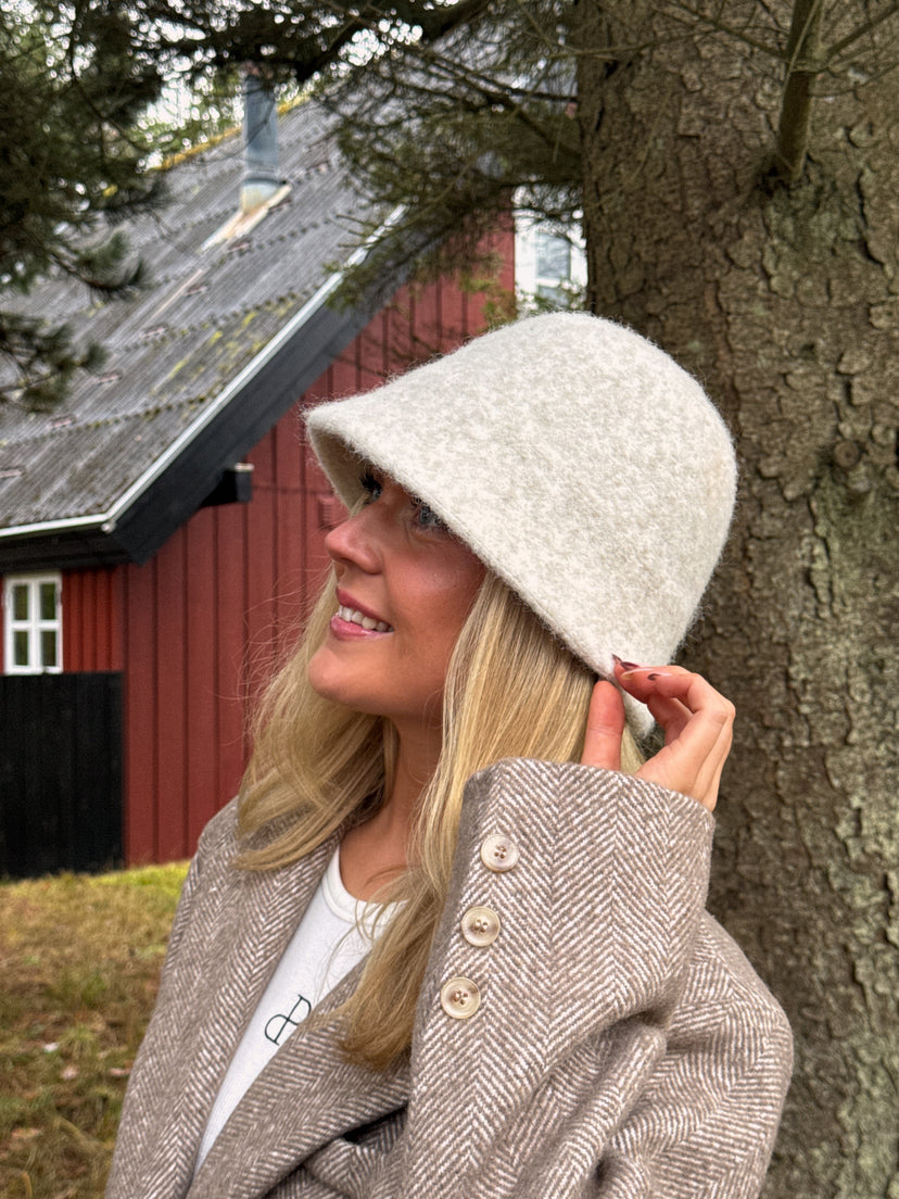 Raye Bucket Hat - Beige