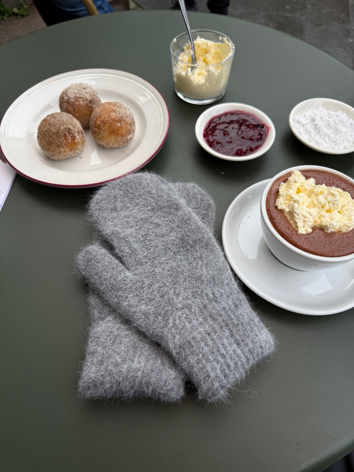 Lola Mittens - Dark Grey