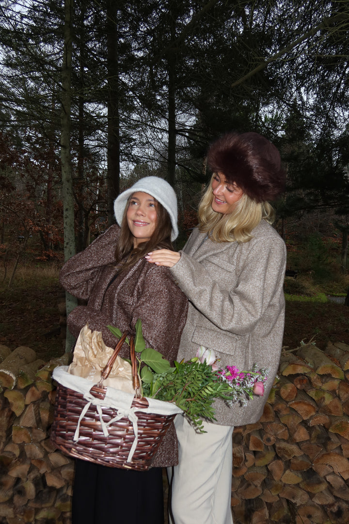 Agnete Shearling Hat - Dark Brown