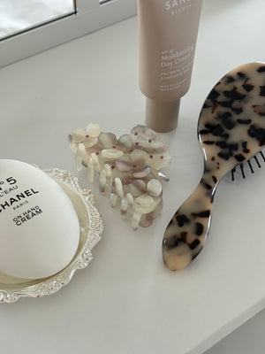 Ellen Flower Hairclip - Beige